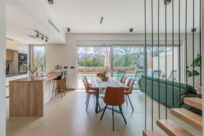 Villa Luxe, vue piscine | Restauration