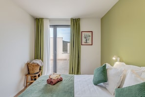 Villa luxueuse, vue sur la piscine | Fer et planche à repasser, accès au Wi-Fi (inclus)
