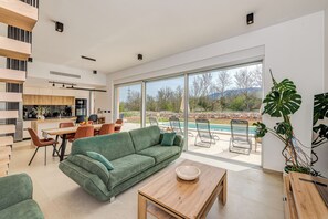 Villa Luxe, vue piscine | Coin séjour
