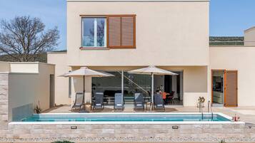 Piscine extérieure (ouverte en saison)