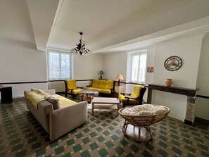 Living area - Vrbo Property (Sauvagnon)