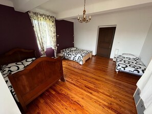 Room - Vrbo Property (Sauvagnon)