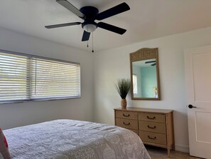 3 bedrooms, WiFi, bed sheets - Spacious 3BR/2BA home close to Sanibel/Fort Myers Beaches and SWFL attractions (Fort Myers)