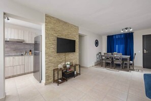 A modern apartment with a kitchen, dining area, and living space. - Cozy 3BR Condo Pool  10 minutes to Airport (Carolina)