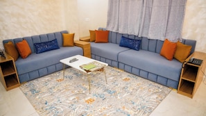 Deluxe Condo, Balcony, Desert View | Living area