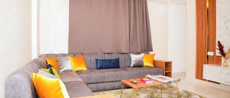 Deluxe Condo, Balcony, Desert View | Living area