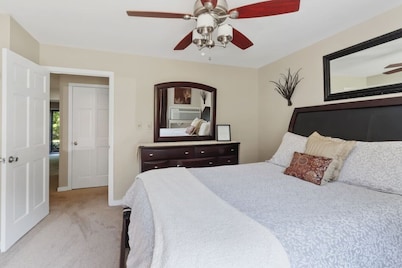 Poolside condo by Lake - walk up to Ridge Resort
