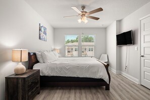 3 bedrooms, bed sheets - Meadow Flower Townhome-Downtown, Beaches, & UWF (Pensacola)