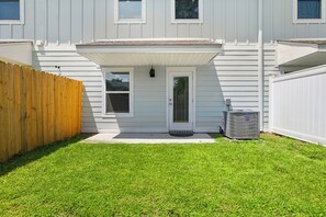 Exterior - Meadow Flower Townhome-Downtown, Beaches, & UWF (Pensacola)