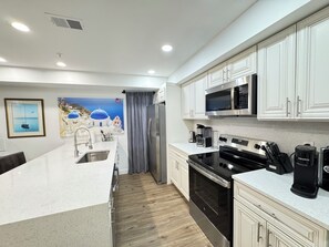 Private kitchen - COZY Beautiful House 2-Bedroom with Parking (Washington)