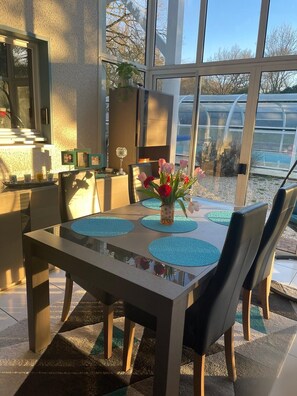 Dining - Vrbo Property (Bressuire)
