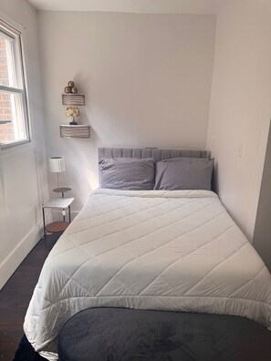 3 slaapkamers, een strijkplank/strijkijzer, wifi, beddengoed