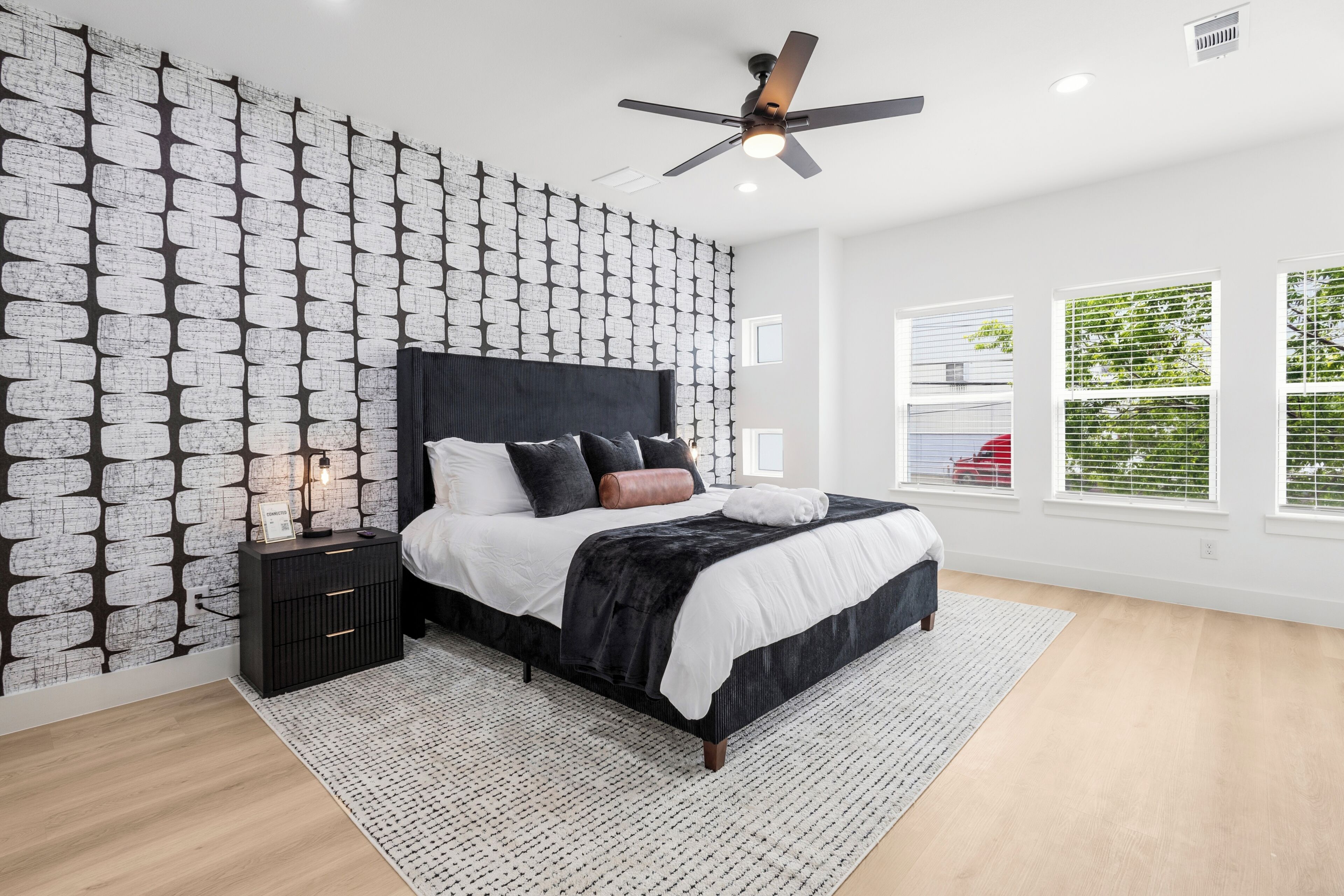 3 bedrooms, iron/ironing board, WiFi, bed sheets