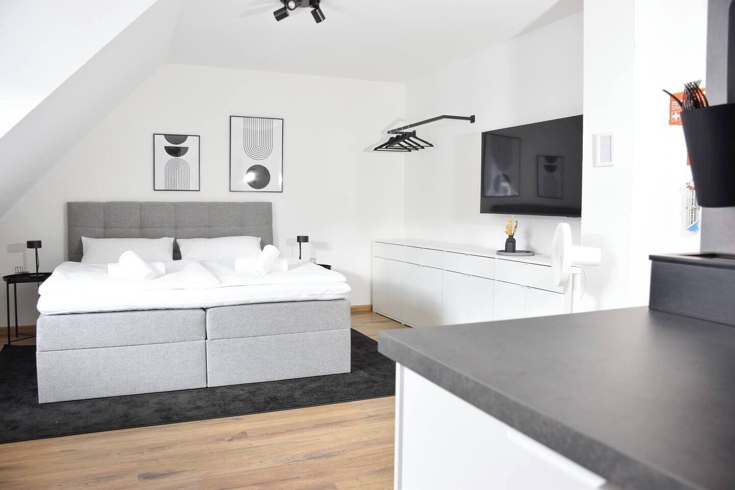 1 bedroom, desk, free WiFi, bed sheets
