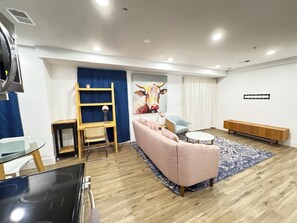 Living area - LUX 2-Bedroom Apartment in DC Easy Parking (Washington)