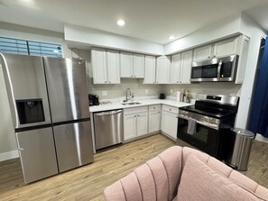 Private kitchen - LUX 2-Bedroom Apartment in DC Easy Parking (Washington)
