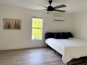 Room - The Magnolia Chateau - A Tennessee Country Retreat (Bethel Springs)
