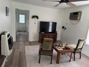 Living area - The Magnolia Chateau - A Tennessee Country Retreat (Bethel Springs)