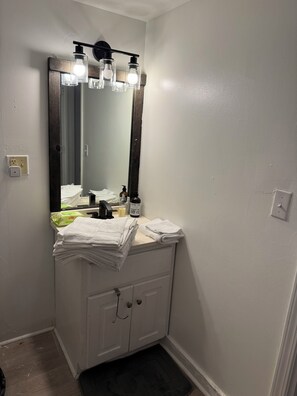Bathroom - The Magnolia Chateau - A Tennessee Country Retreat (Bethel Springs)