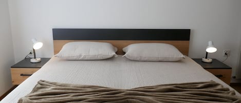 2 habitaciones, escritorio y internet