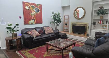 Cozy 1-bedroom in a beautiful house, Only Few Blocks From TWU