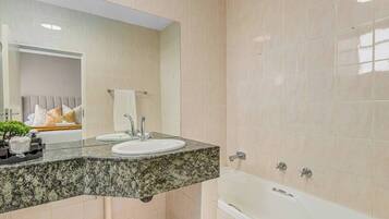 Apartment, 1 Bedroom | Bathroom