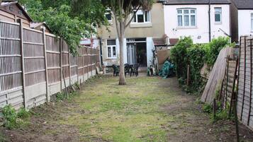 House, 4 Bedrooms | Property grounds