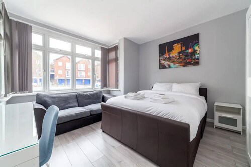 Spacious 4 Bedroom House in London