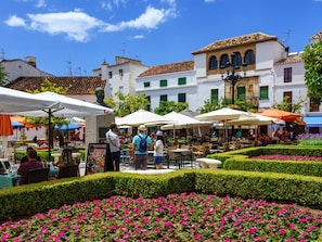 A public square with outdoor seating, a statue, and buildings with traditional architecture. - Ca Maestral by Interhome (Marbella)