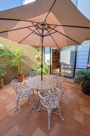 Outdoor dining - Vrbo Property (San Juan Bautista la Raya)