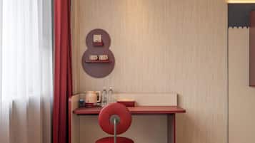 Deluxe Double Room, City View | Interior