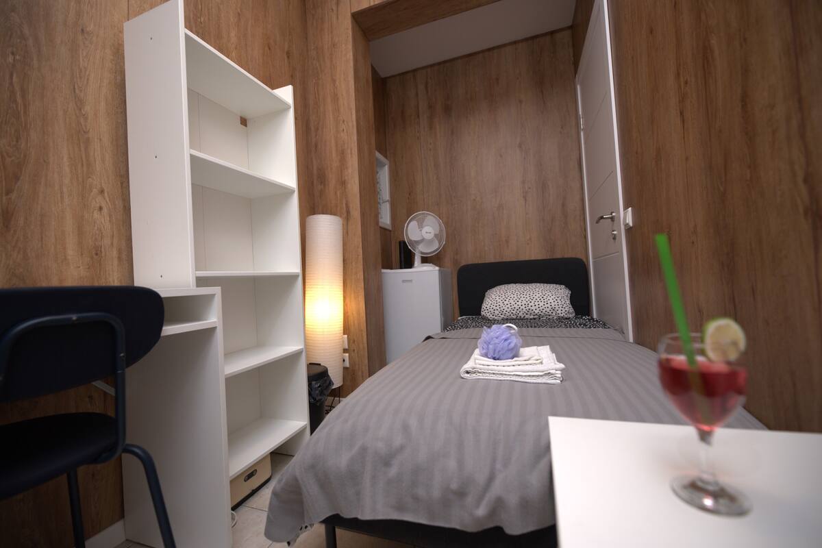 Chambre simple Standard | Literie hypoallergénique, rideaux d’obscurcissement