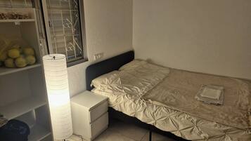 Habitación, 1 cama doble, no fumadores, Se admiten mascotas | Escritorio, espacio para trabajar con un portátil, cortinas opacas
