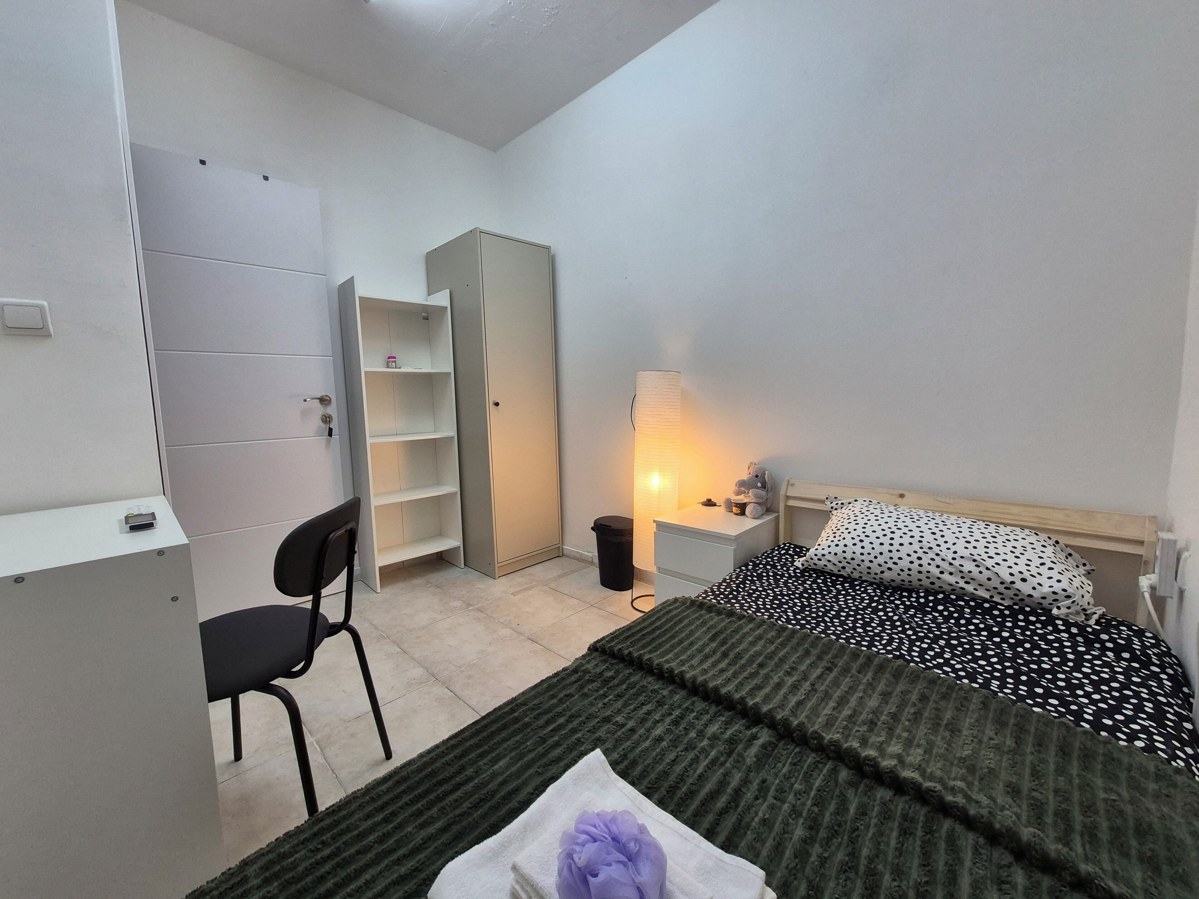 Habitación individual Deluxe | Ropa de cama hipoalergénica, cortinas blackout y insonorización 