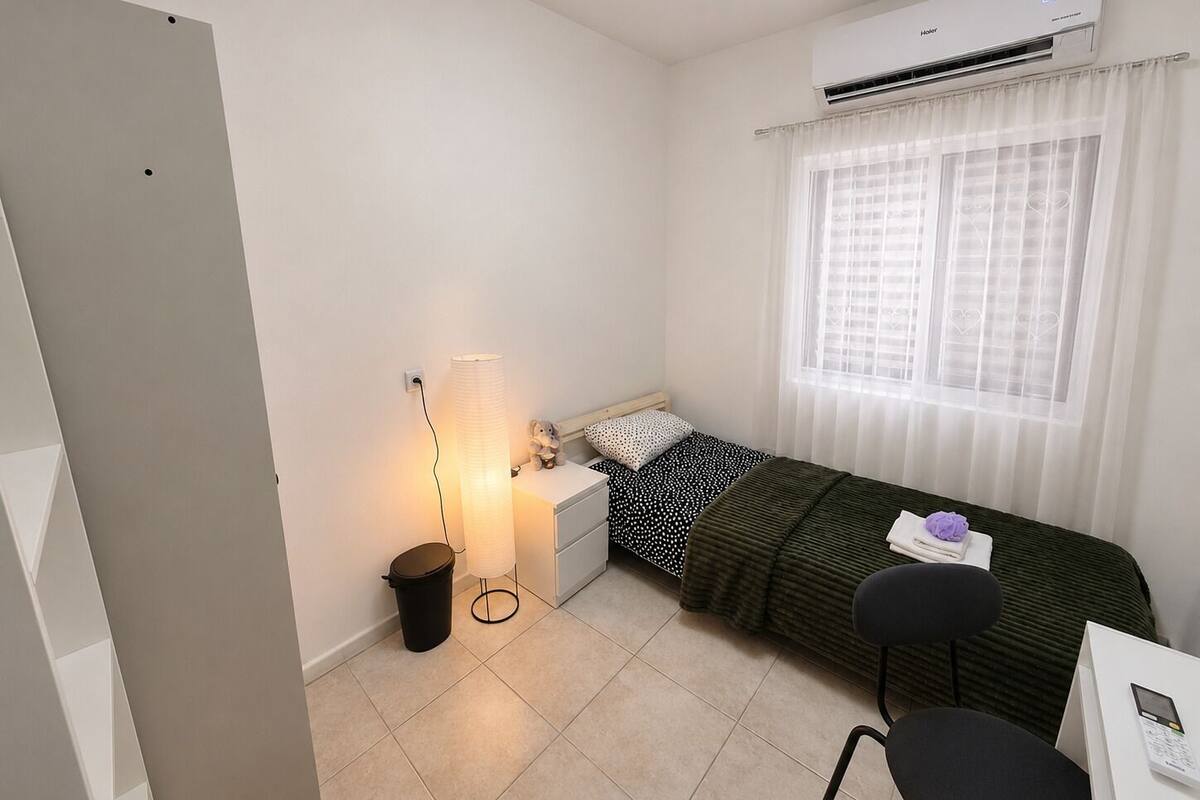 Chambre simple Deluxe | Literie hypoallergénique, rideaux d’obscurcissement
