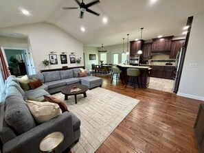 Living area - Bourbon Trailhead Bardstown (Bardstown)
