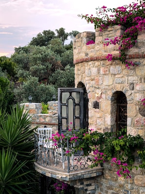 Villa Prestigio, vista a la bahía, torre | Vista frontal de la propiedad