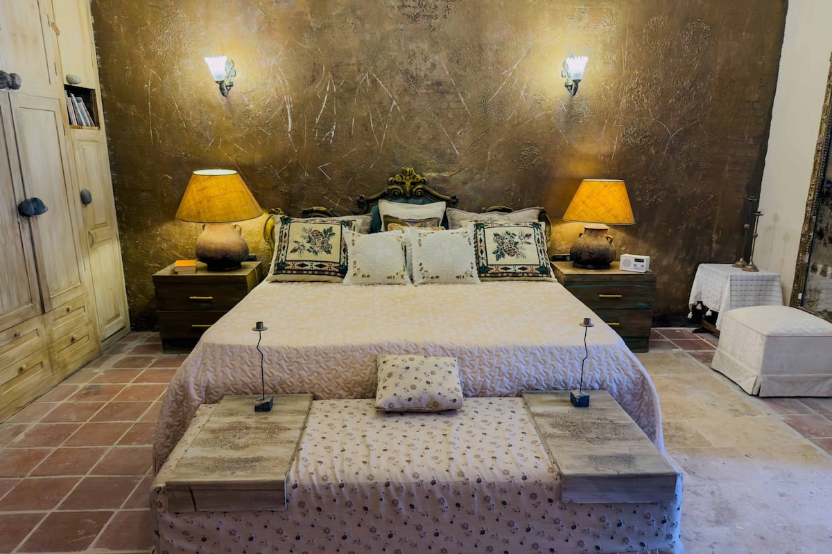 Habitación de diseñador | Minibar, escritorio, espacio para trabajar con laptop y wifi gratis
