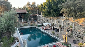 Piscina externa sazonal