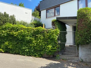 Property grounds - Beautiful vacation apartment right next to the nature park (Leinfelden-Echterdingen)