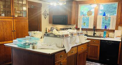 Two bedroom Carriage House Suite behind the Historical Highland Guesthouse