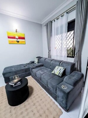 Living area - Dainty Homes - Kisaasi Kyanja (Kampala)