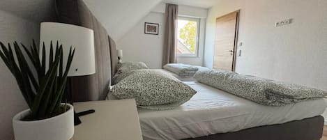 2 chambres, fer et planche à repasser, accès Internet, draps fournis