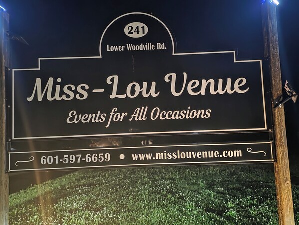 Miscellaneous - 3-bedroom resort in quaint Natchez Large Grand Room Pool Kitchenette Big Screens (Natchez)