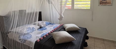 3 bedrooms, iron/ironing board, WiFi, bed sheets