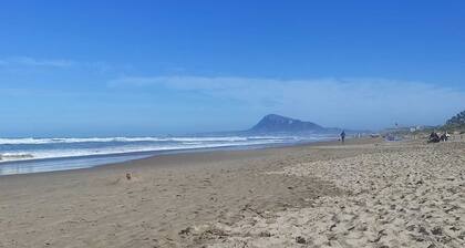 Vacation rental in Oliva, just 60 meters from the beach and right next to the golf course