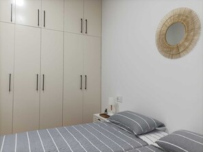 1 chambre, fer et planche à repasser, lit parapluie, Wi-Fi gratuit