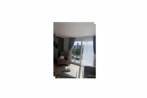 Interior - Modern 4-person chalet in Zeeland – quiet location near Domburg and Middelburg (Serooskerke)
