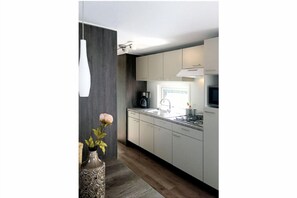 Unclassified image, 5 of 18, button - Modern 4-person chalet in Zeeland – quiet location near Domburg and Middelburg (Serooskerke)