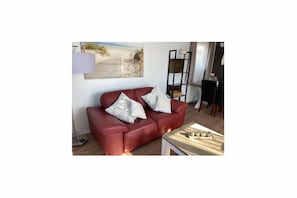 Living area - Modern 4-person chalet in Zeeland – quiet location near Domburg and Middelburg (Serooskerke)